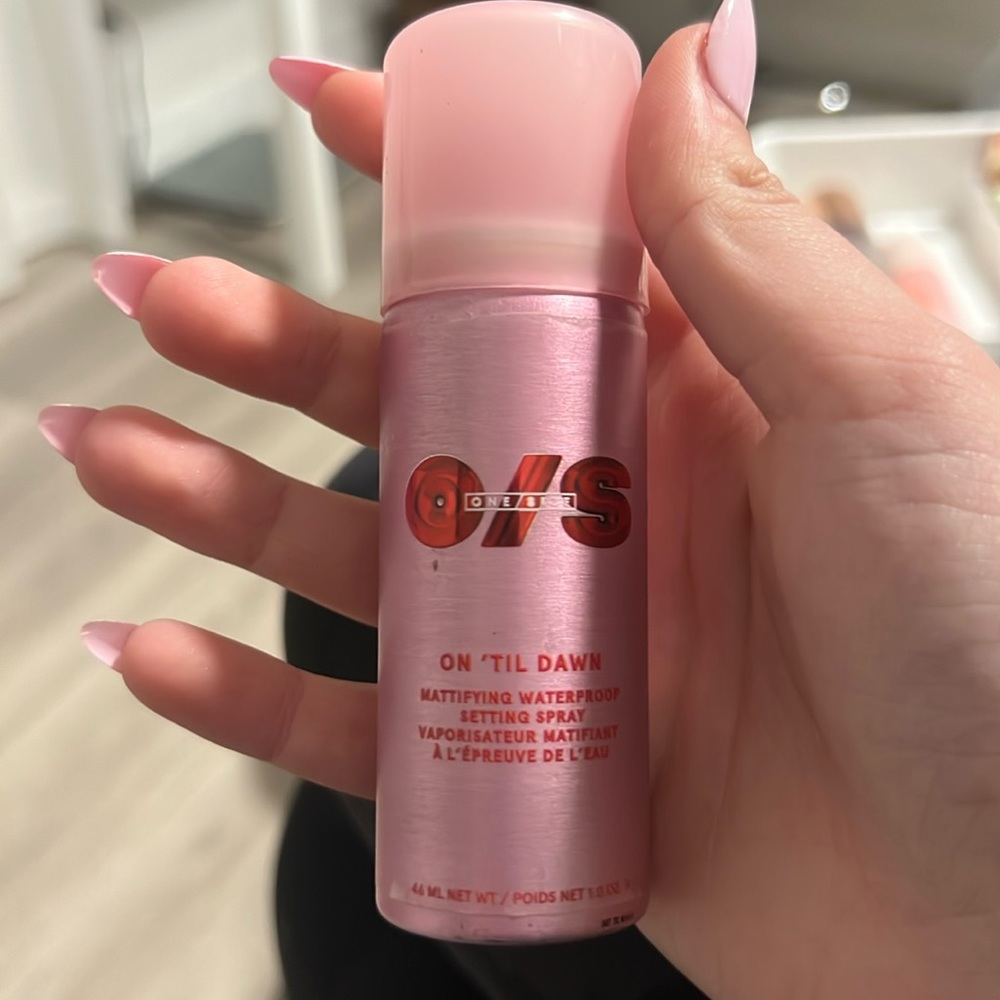 one size waterproof setting spray